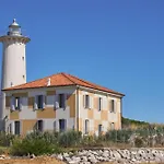 Beachfront Two-room Apartment-beahost
