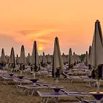 Beachfront Two-room Apartment-beahost Apartament Bibione