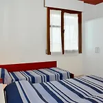 Daire Beachfront Two-room Apartment-beahost