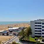 Beachfront Two-room Apartment-beahost Apartament