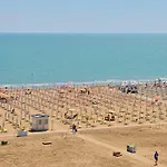 Beachfront Two-room Apartment-beahost Daire
