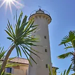 Beachfront Two-room Apartment-beahost *