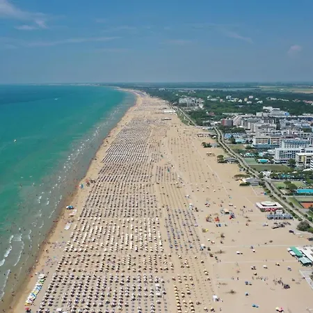 Beachfront Two-room Flat With Side Sea View Appartement Bibione