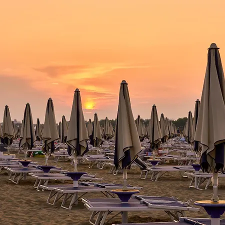 Beachfront Two-room Flat With Side Sea View Appartement Bibione