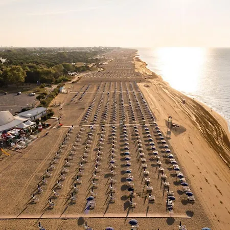 Beachfront Two-room Flat With Side Sea View * Bibione