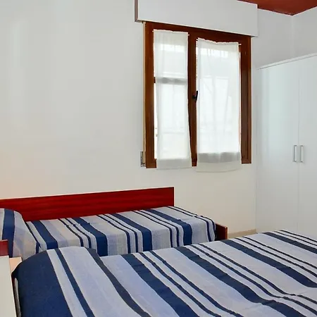 Appartement Beachfront Two-room Flat With Side Sea View