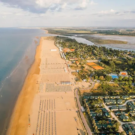 Beachfront Two-room Flat With Side Sea View * Bibione