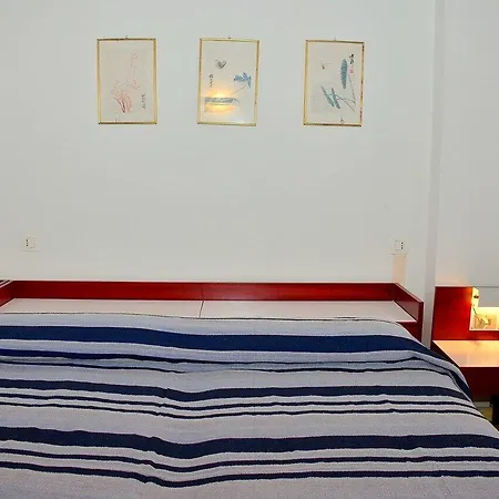 Beachfront Two-room Flat With Side Sea View Appartement Bibione