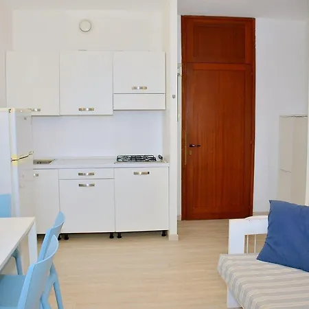 Appartement Beachfront Two-room Flat With Side Sea View *
