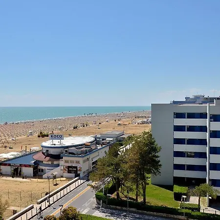 Appartement Beachfront Two-room Flat With Side Sea View *