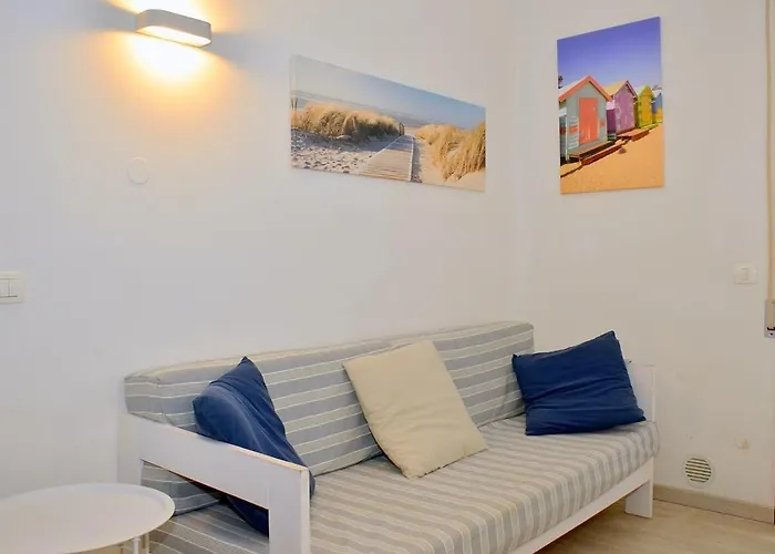 Beachfront Two-room Apartment-beahost Διαμέρισμα *