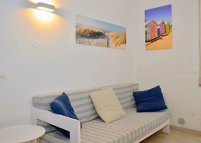 Beachfront Two-room Apartment-beahost *